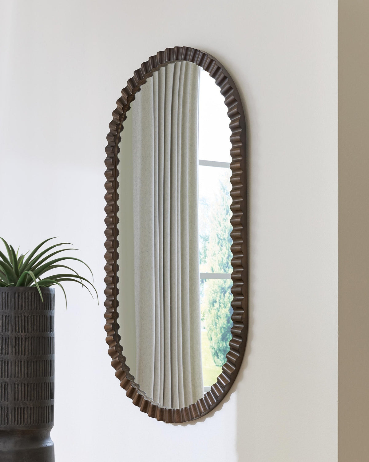 Clorington Accent Mirror (A8010463-SI) - Image 6