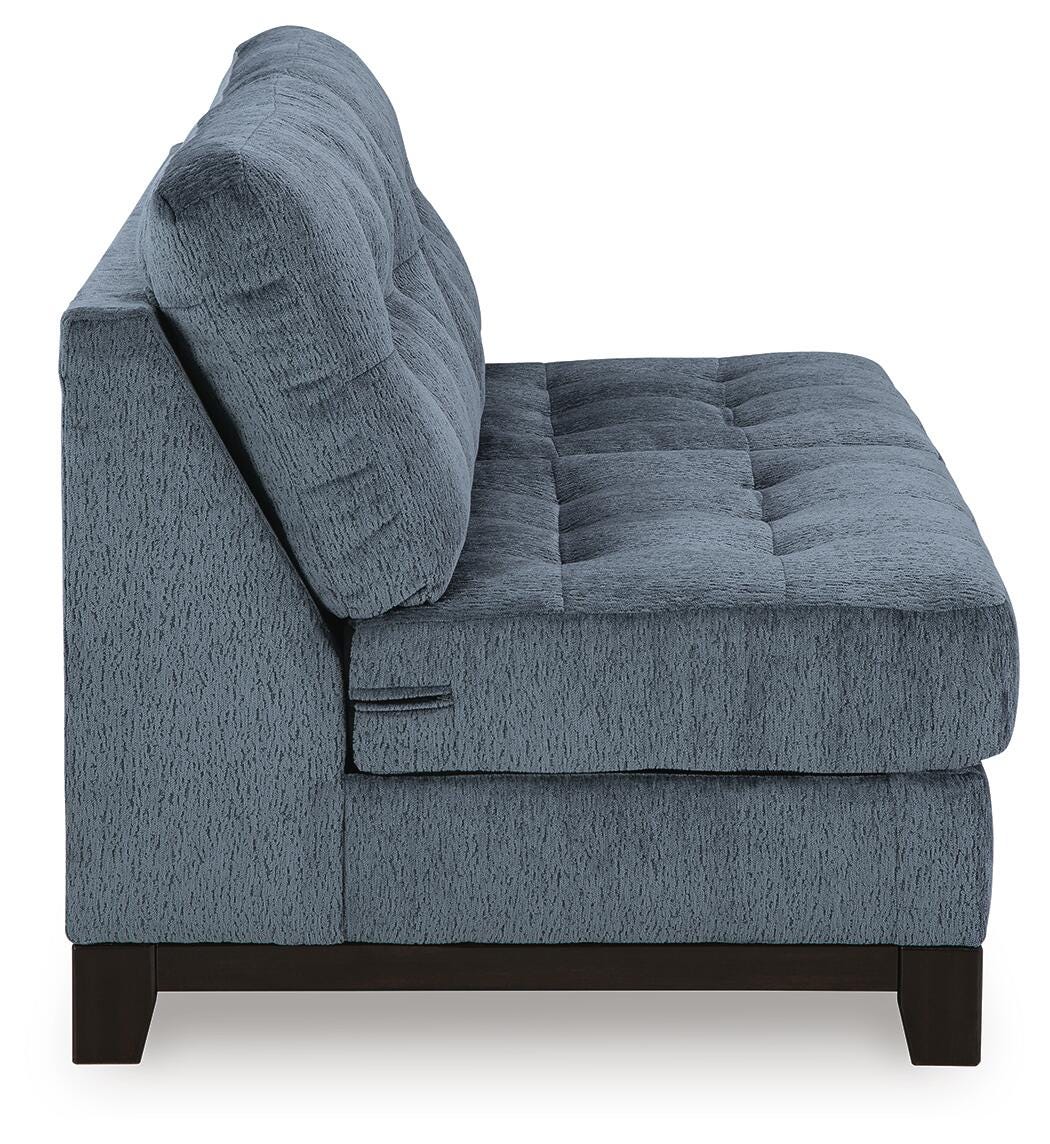 Maxon Place 3-Piece Sectional and Ottoman (33003-SI) - Image 11