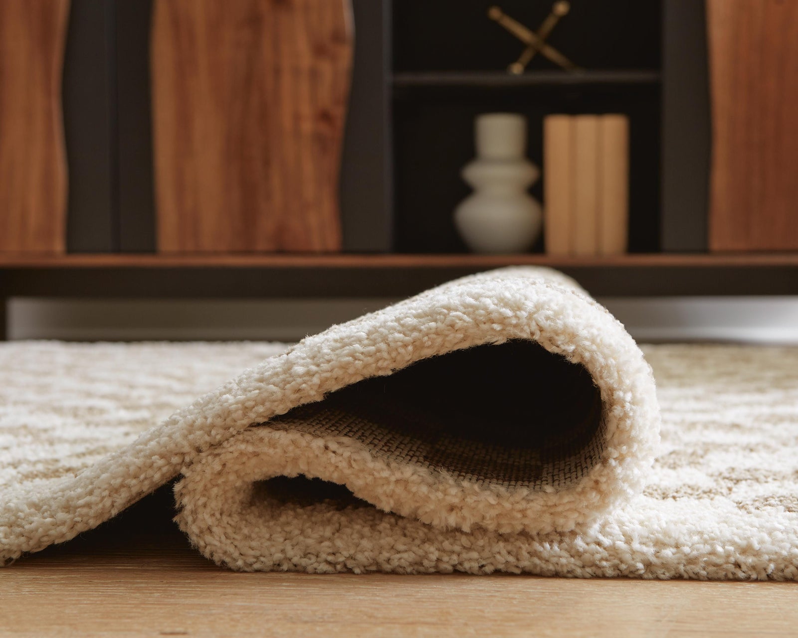 Karamen Large Rug (R40734-SI) - Image 6