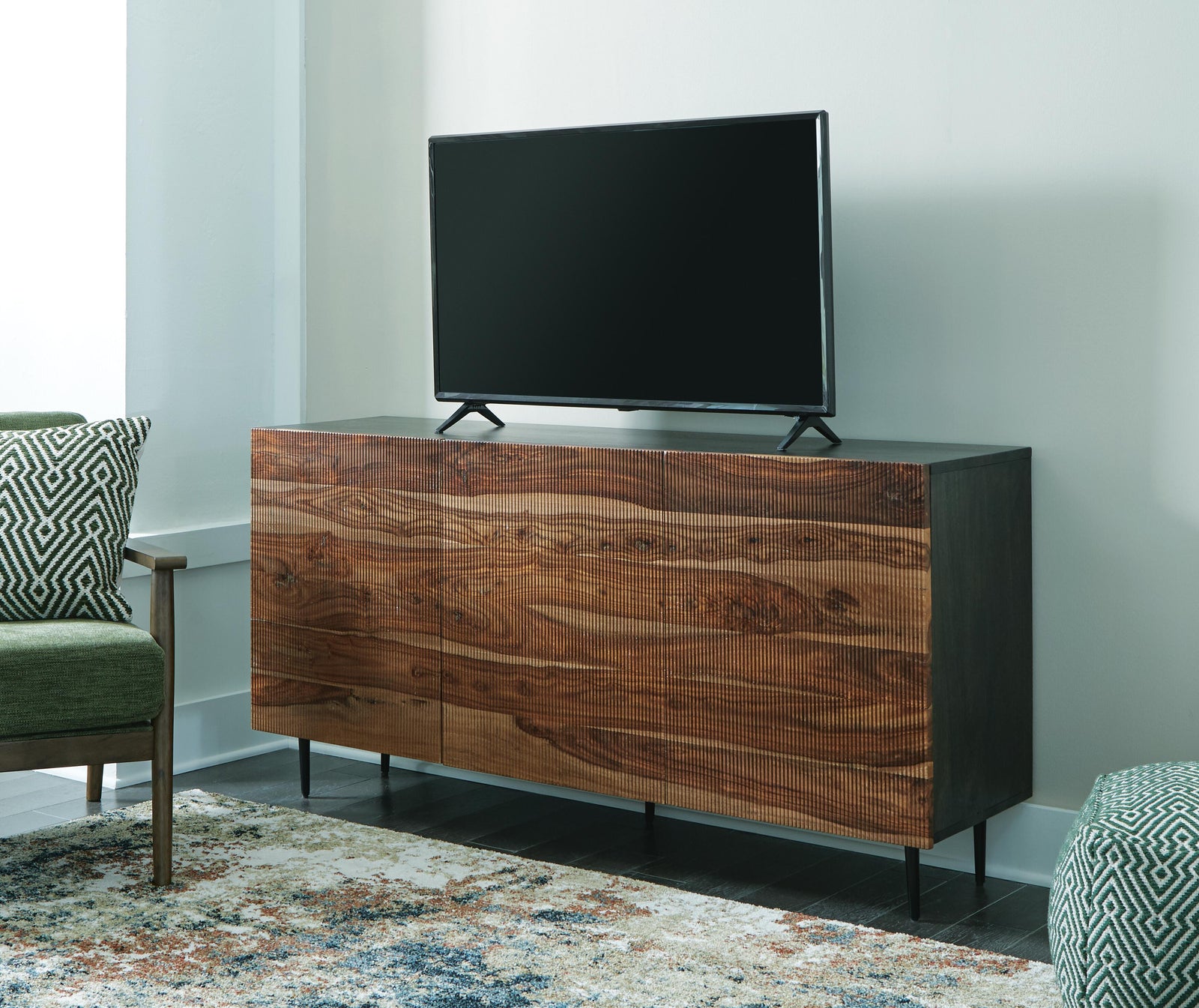 Darrey Accent Cabinet (A4000580-SI) - Image 6