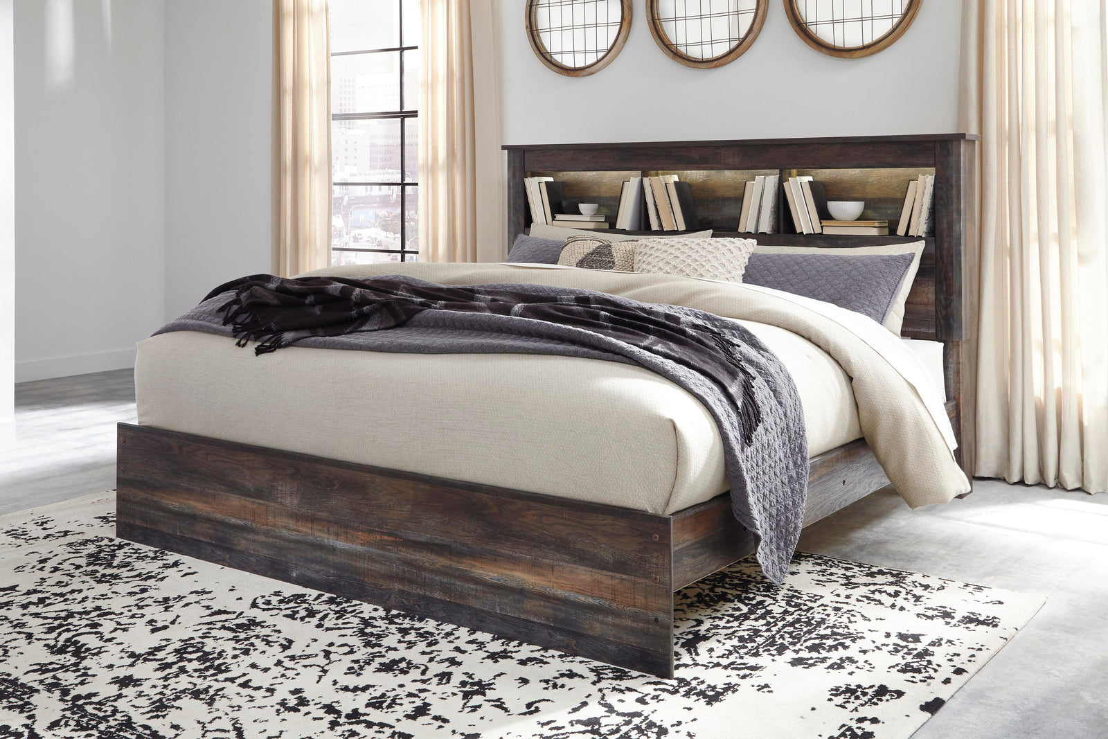 Drystan Panel Bed and Chest (B211-SI) - Image 7