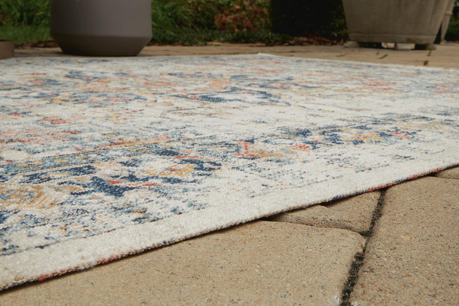 Jarrpage Indoor/Outdoor 5 x 7 Rug (R90009-SI) - Image 3