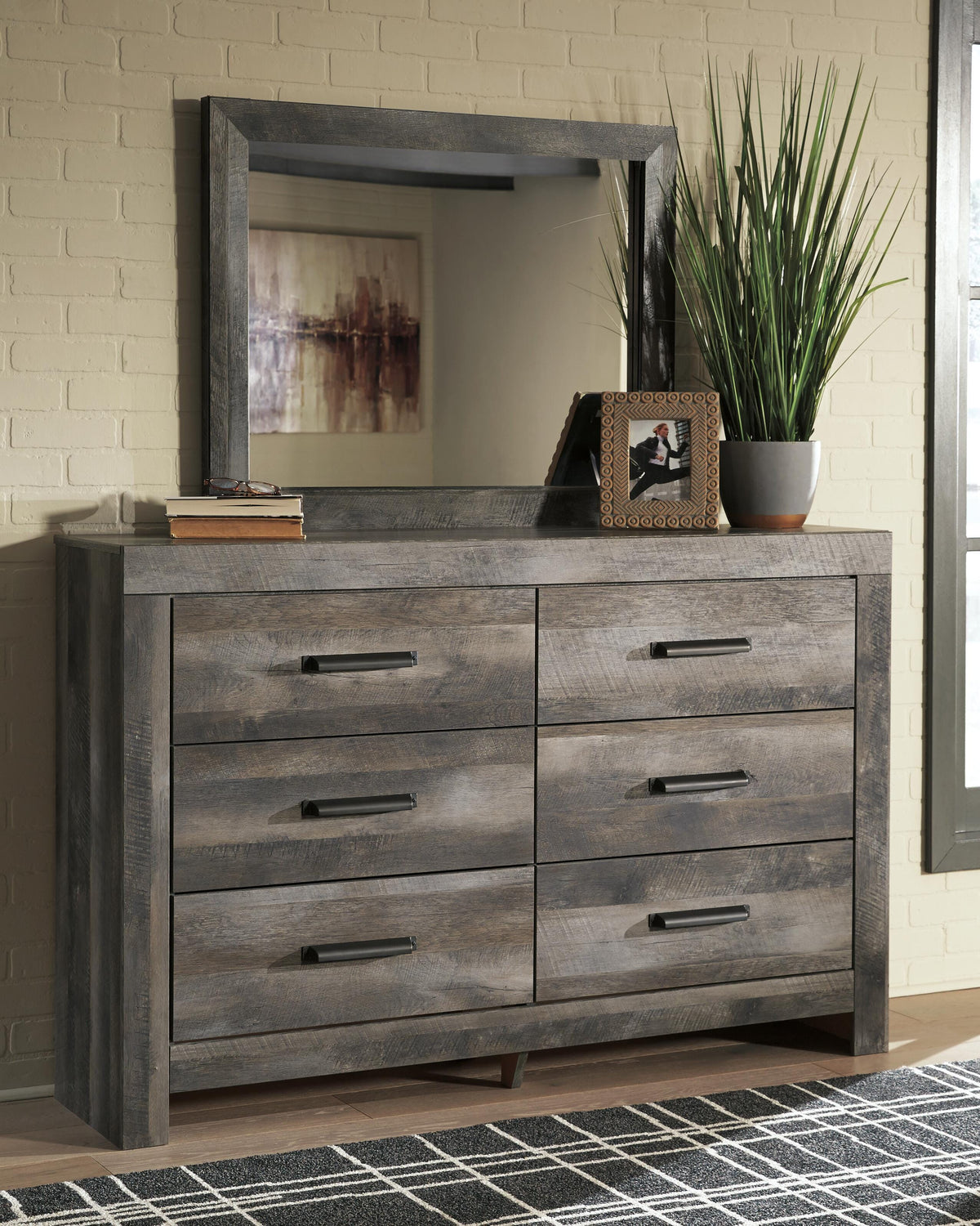 Wynnlow Panel Bed, Dresser and Mirror (B440-SI) - Image 4