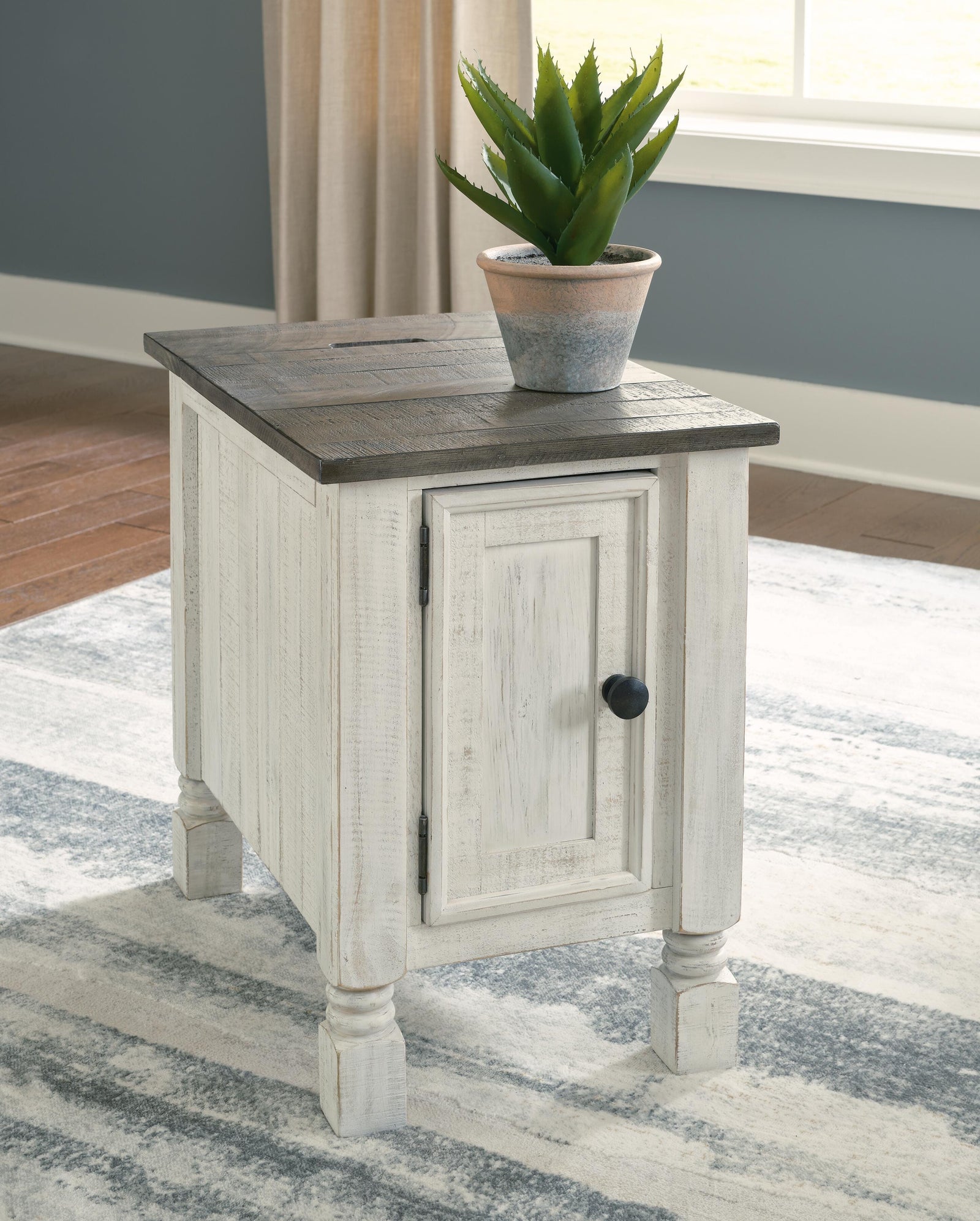 Havalance Chairside End Table - White/Gray  (T994-SI) - Image 6