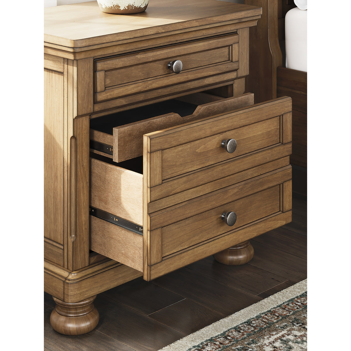 Feddinger Queen Sleigh Bed, Dresser, Mirror, Chest and Nightstand (PCB779-SI) - Image 38