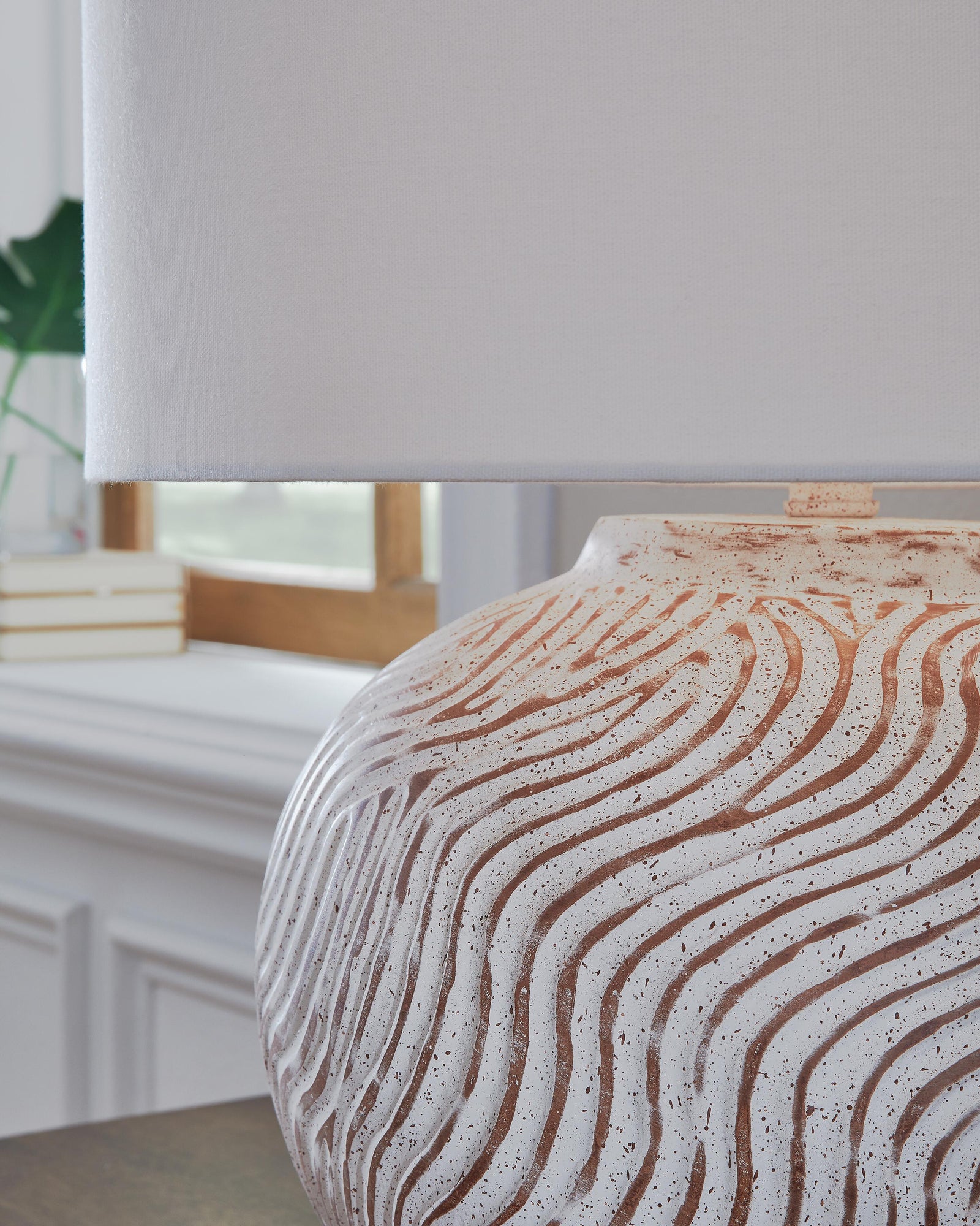 Vien Table Lamp (L100894-SI) - Image 3