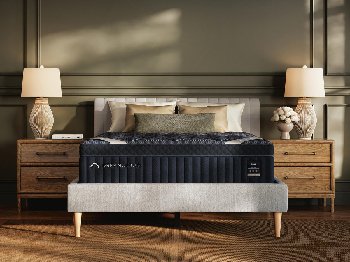 DreamCloud Luxe Hybrid Twin Mattress with Bedding Bundle (M137-SI)