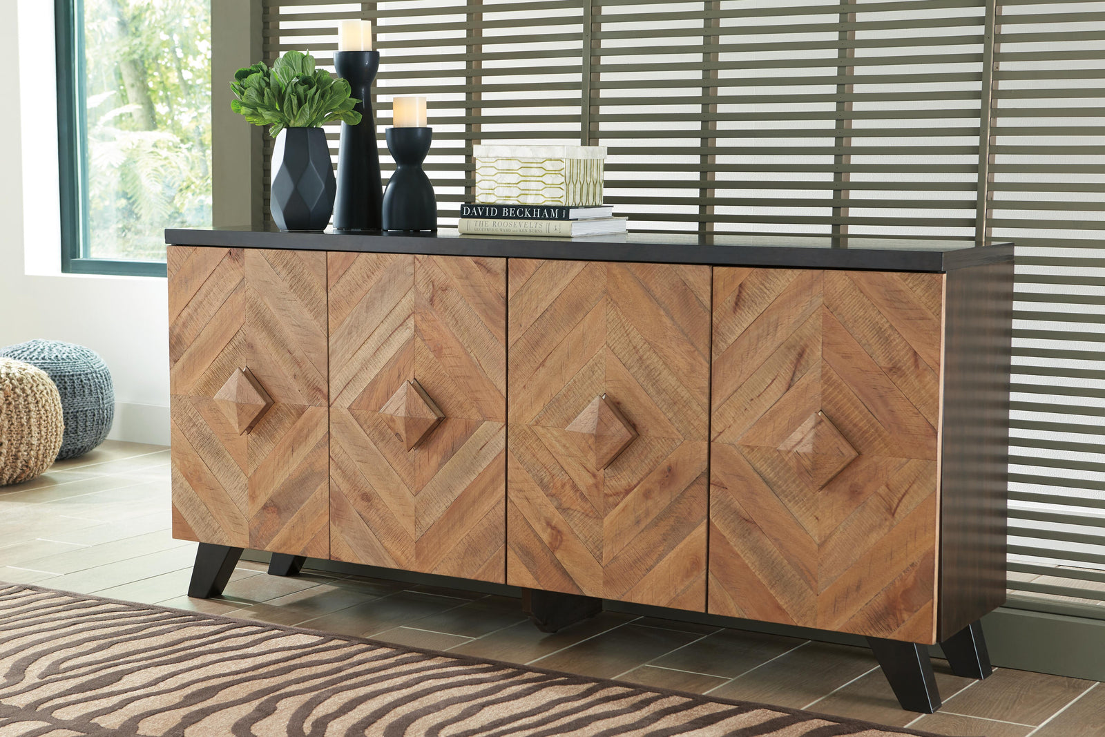 Robin Ridge Accent Cabinet (A4000031-SI) - Image 3