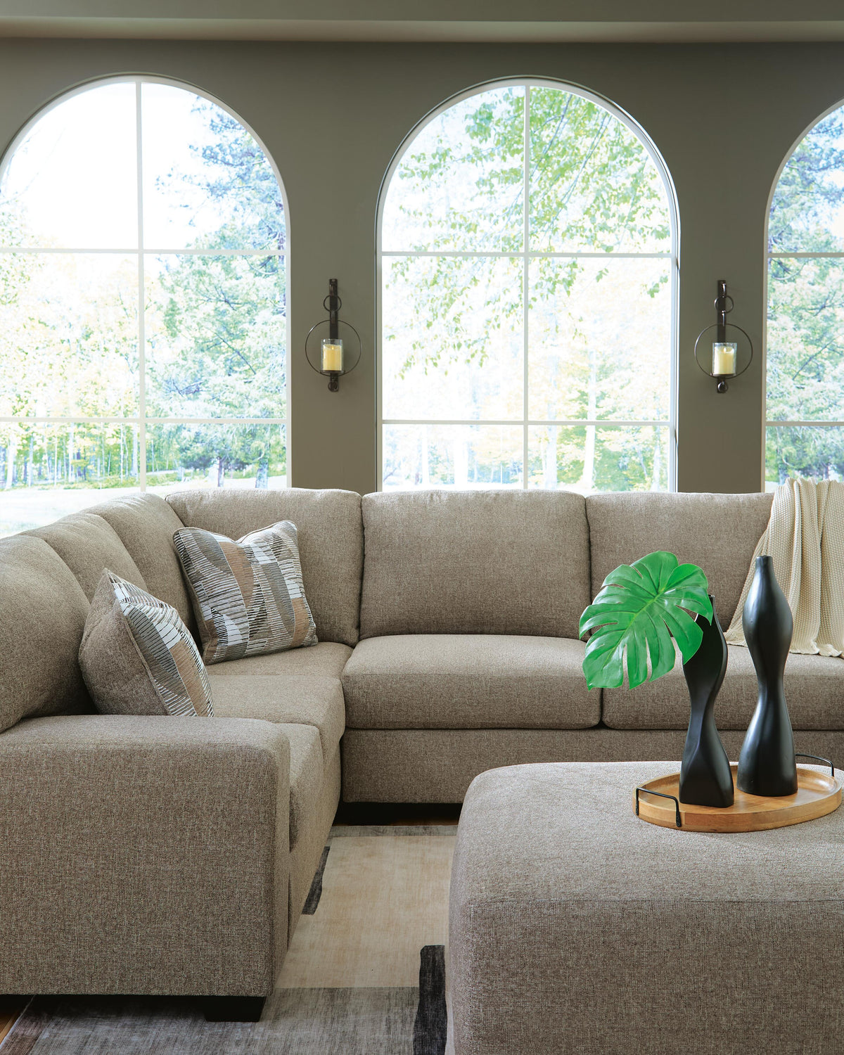 Newellen 3-Piece Sectional and Oversized Ottoman (48404-SI) - Image 9