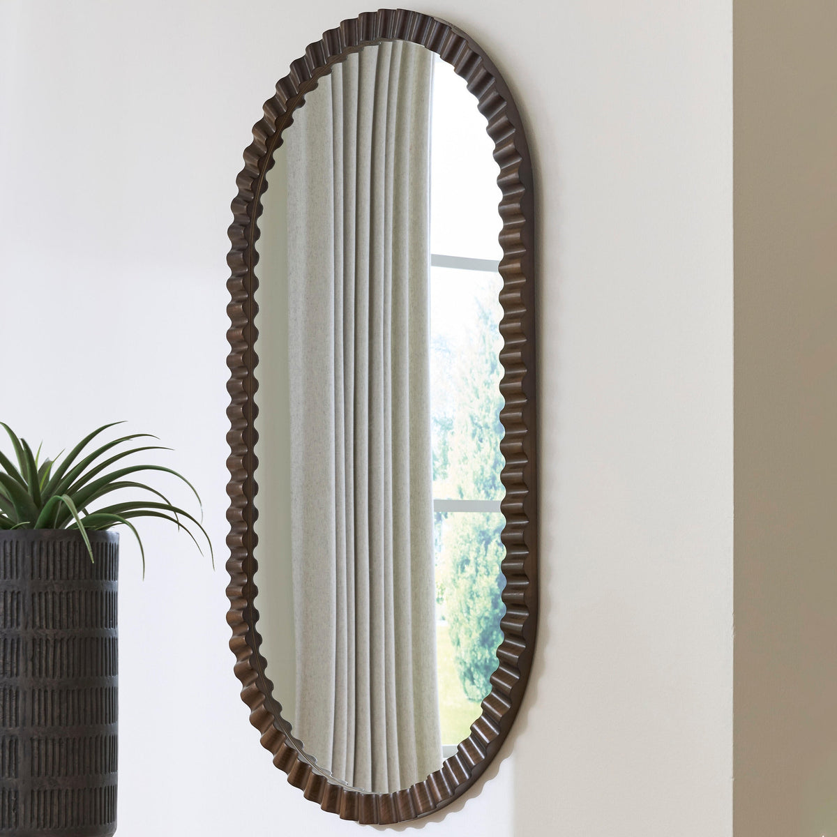 Clorington Accent Mirror (A8010463-SI) - Image 5