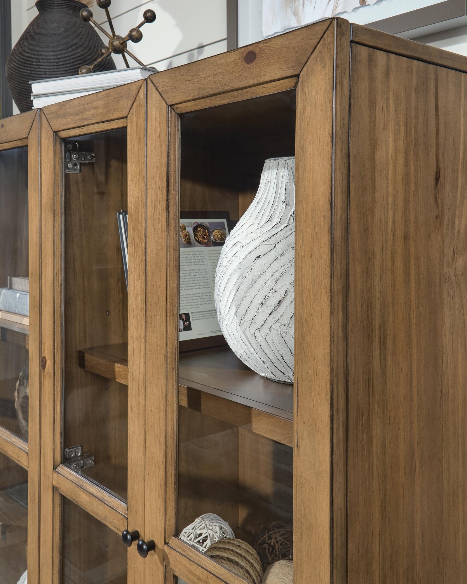 Wrenridge Accent Cabinet (A4000706-SI) - Image 6
