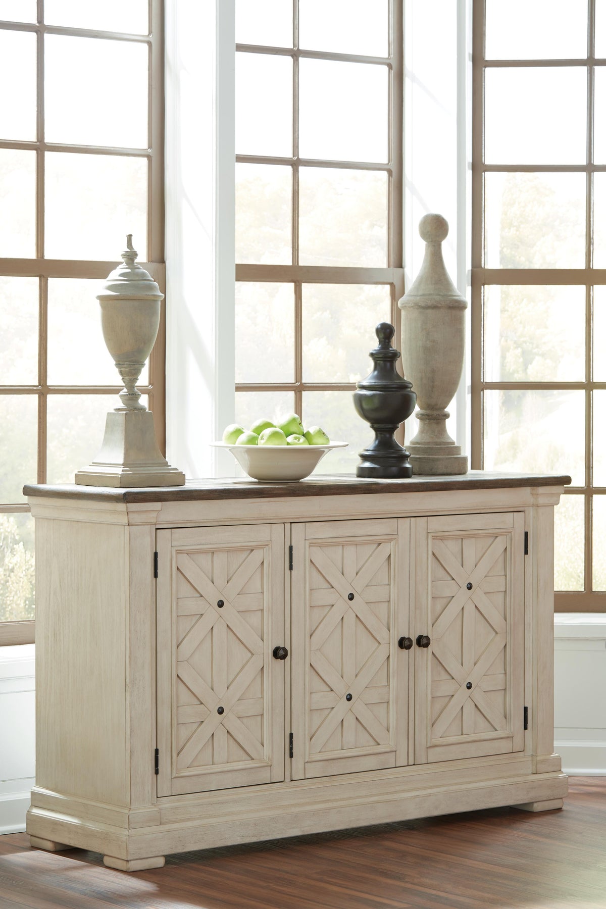 Bolanburg Dining Server (D647-SI) - Image 7