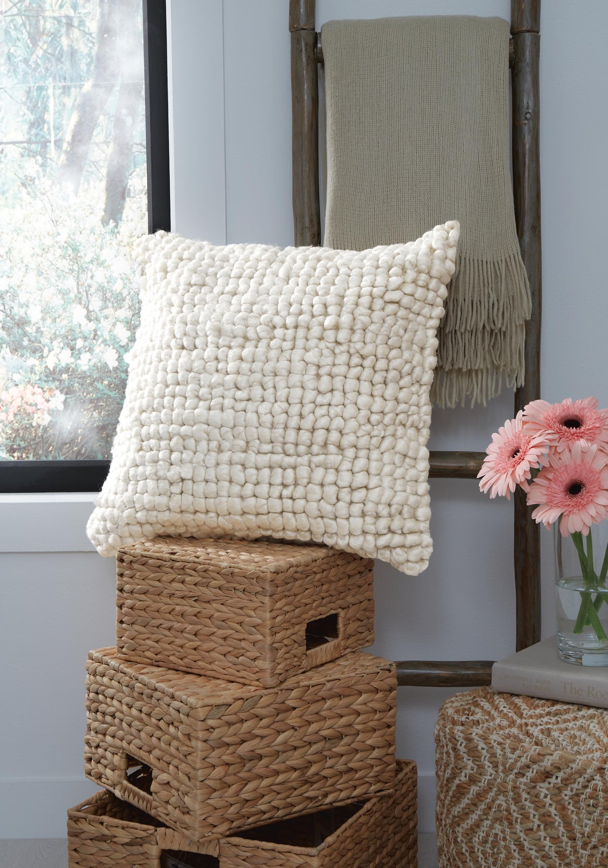 Aavie Pillow (Set of 4) (A1000956-SI) - Image 4