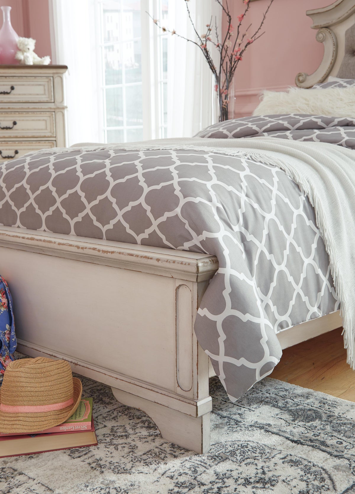 Realyn Upholstered Panel Bed - Chipped White  (B743-SI) - Image 4