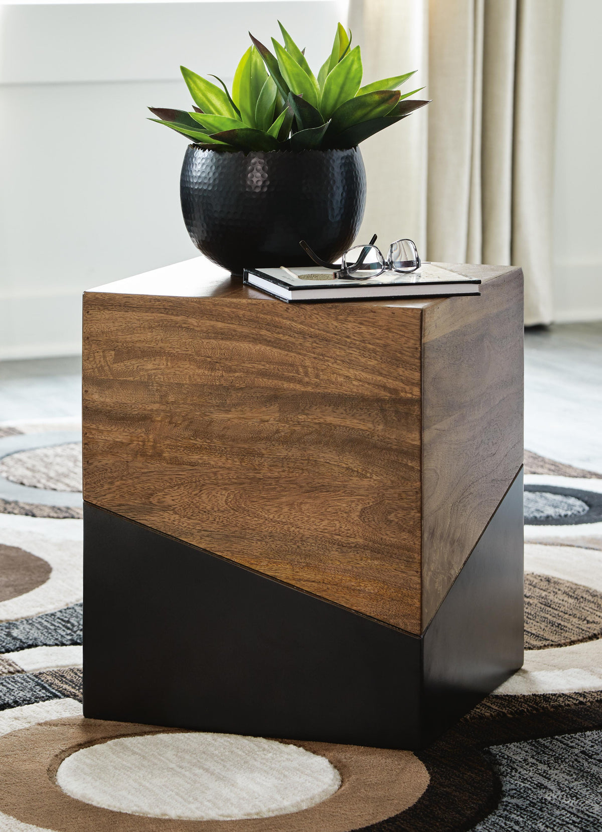 Trailbend Accent Table (A4000311-SI) - Image 7