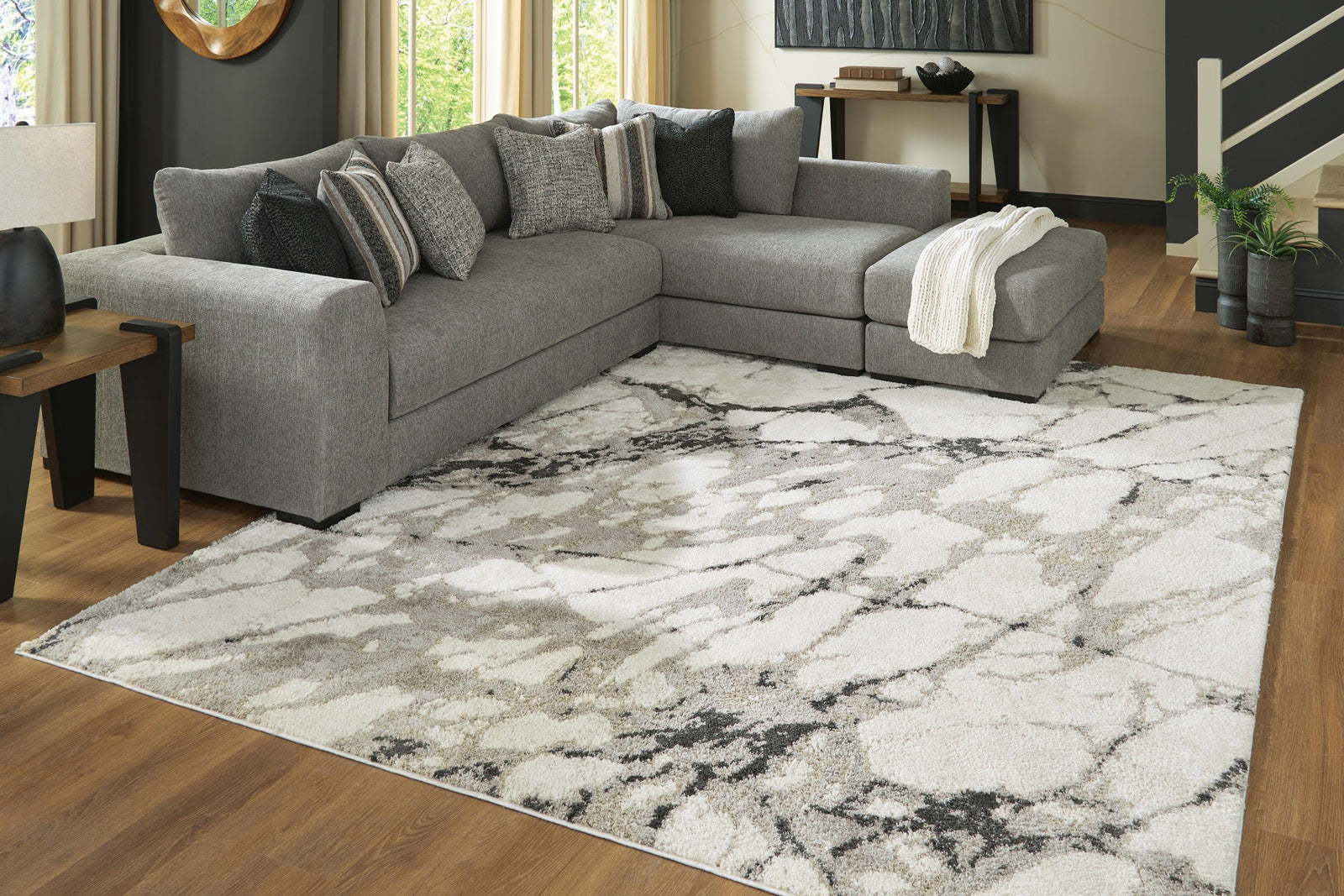 Worthbrook Large Rug (R40872-SI)