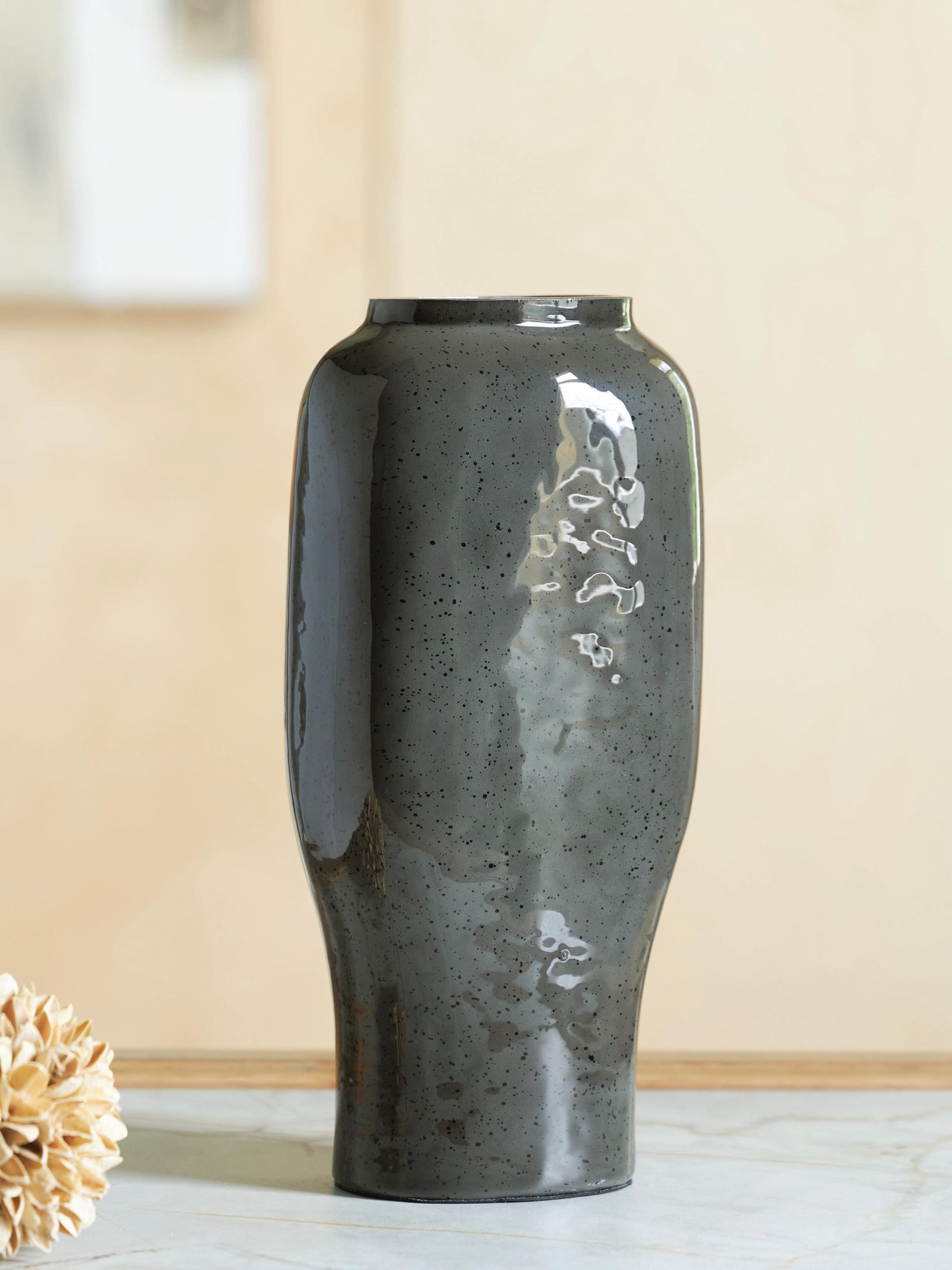 Kierlain Vase (A2000808-SI) - Image 2