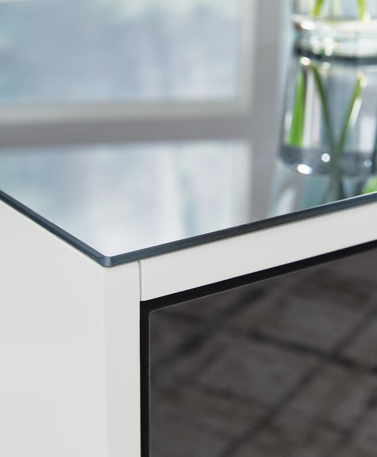 Gardoni End Table - White/Black  (T756-SI) - Image 8