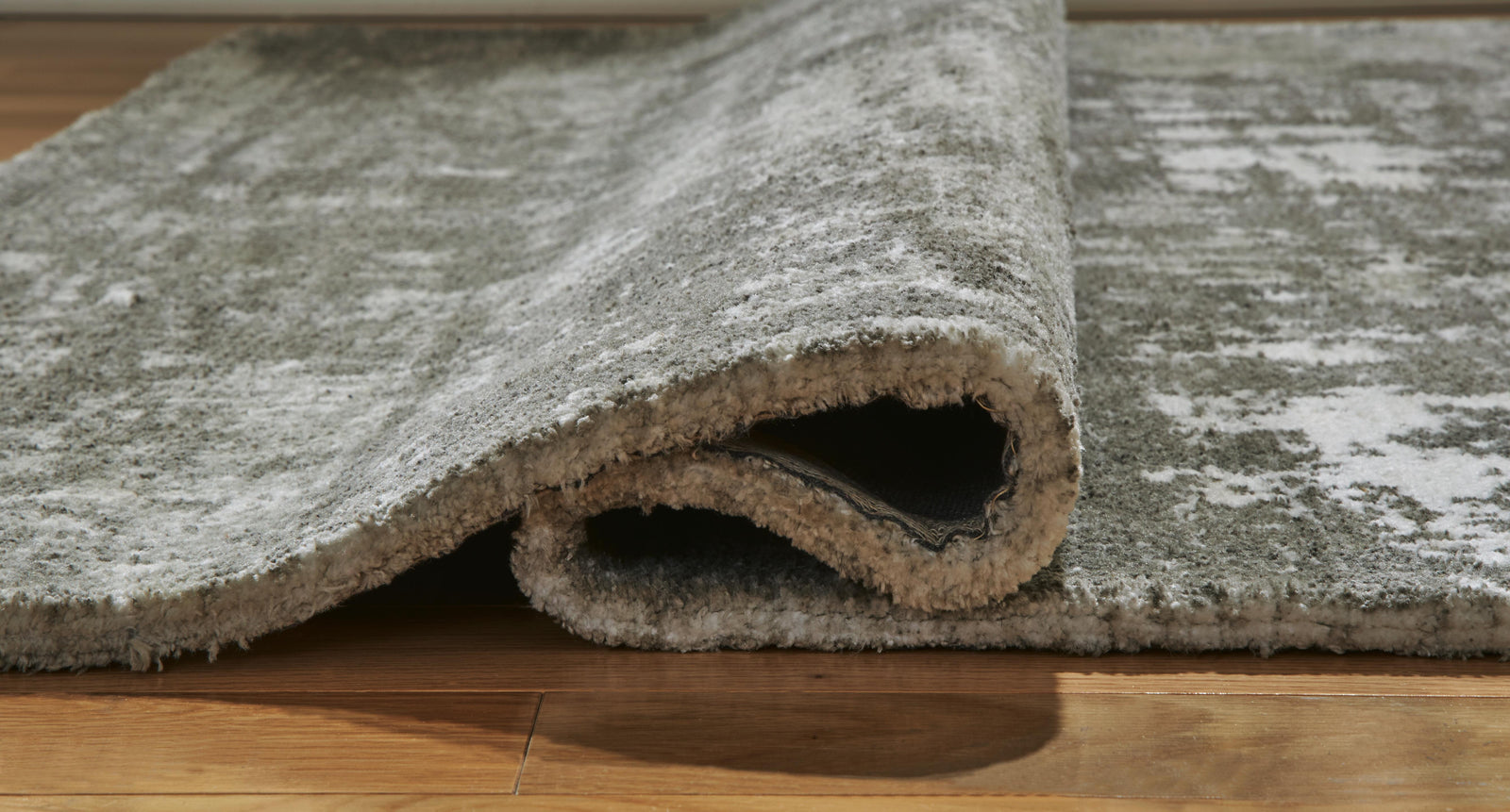 Valmontic 8 x 10 Rug (R40692-SI) - Image 4