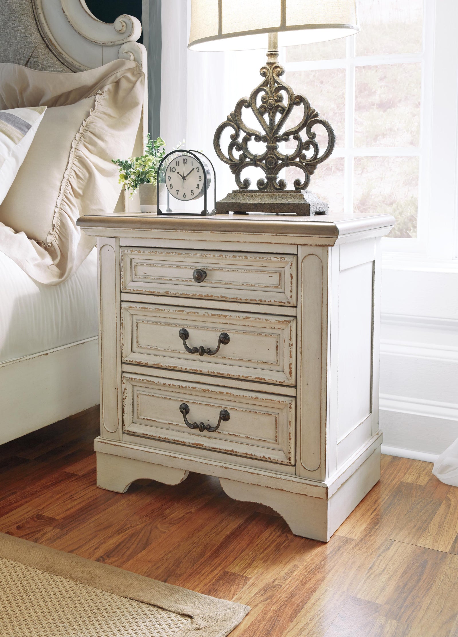 Realyn Panel Bed, Dresser, Mirror and Nightstand - Two-tone  (B743-SI) - Image 10