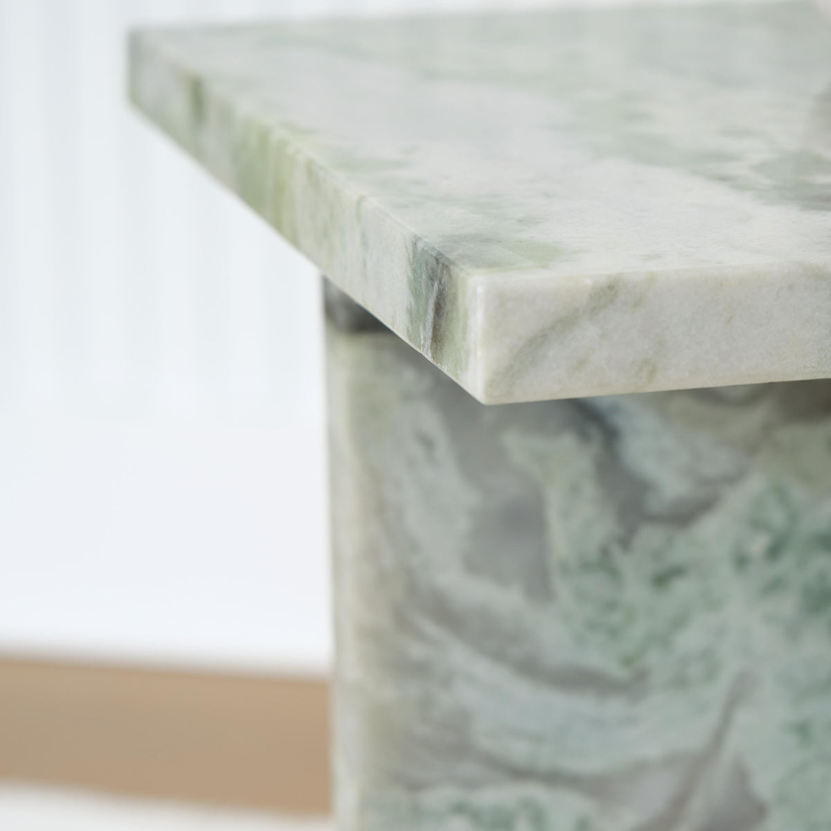 Deaconwell Accent Table (A4000648-SI) - Image 4