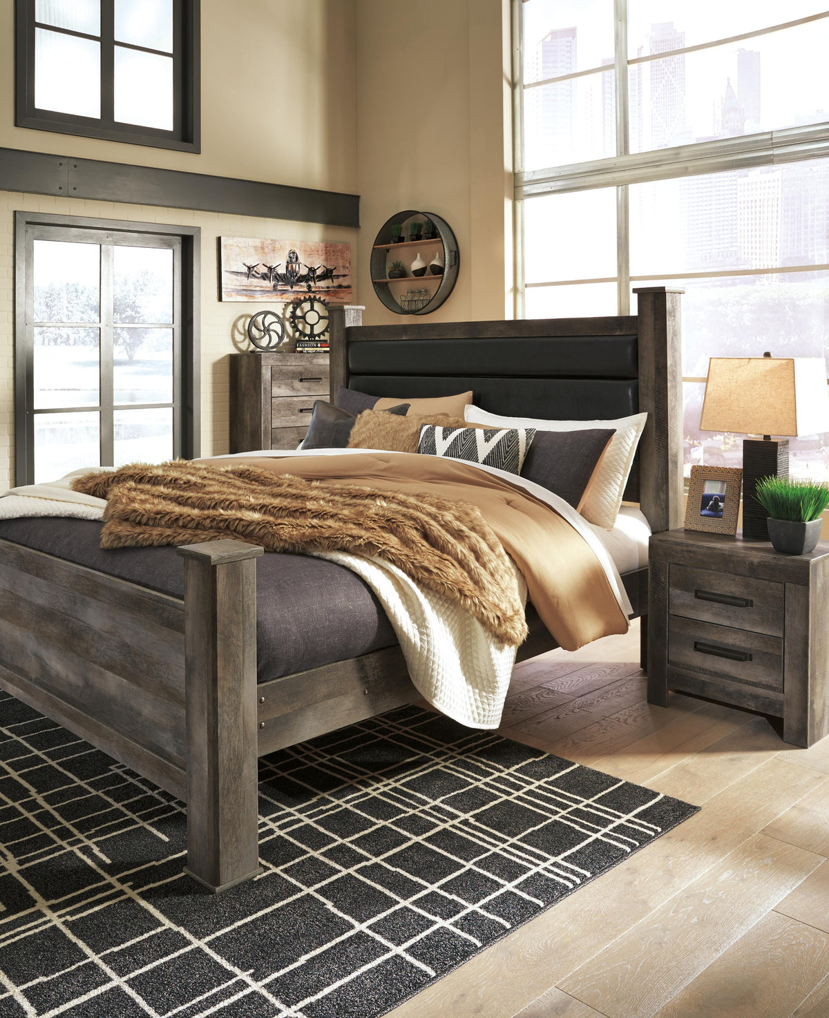 Wynnlow Poster Bed - Gray  (B440-SI) - Image 4