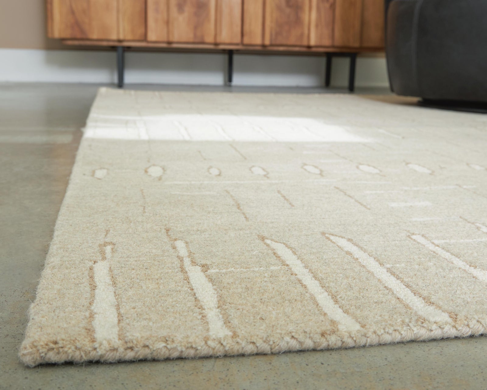 Wolbert 5 x 7 Area Rug (R40766-SI) - Image 3