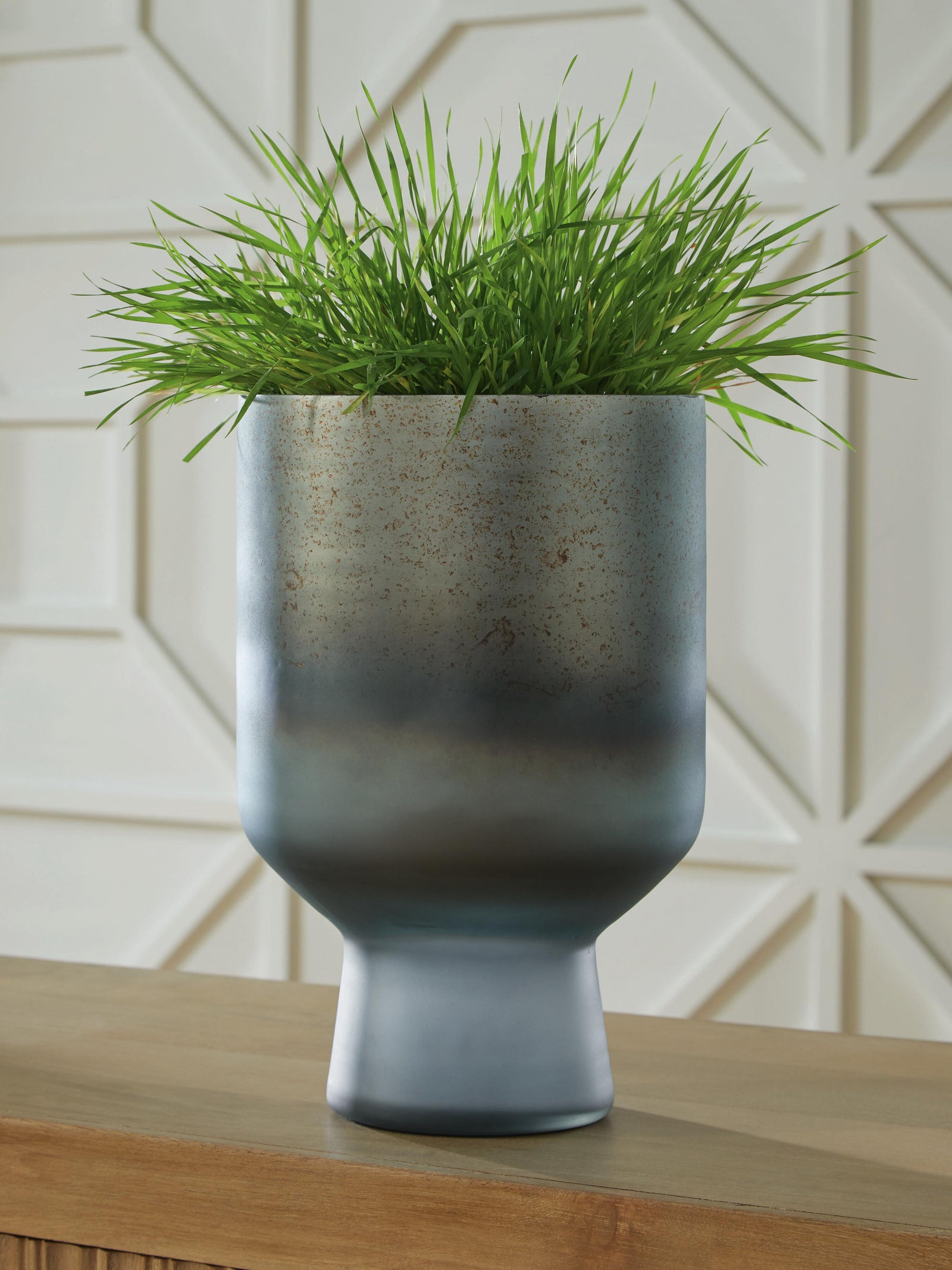 Pennmore Vase (A2000813-SI) - Image 2