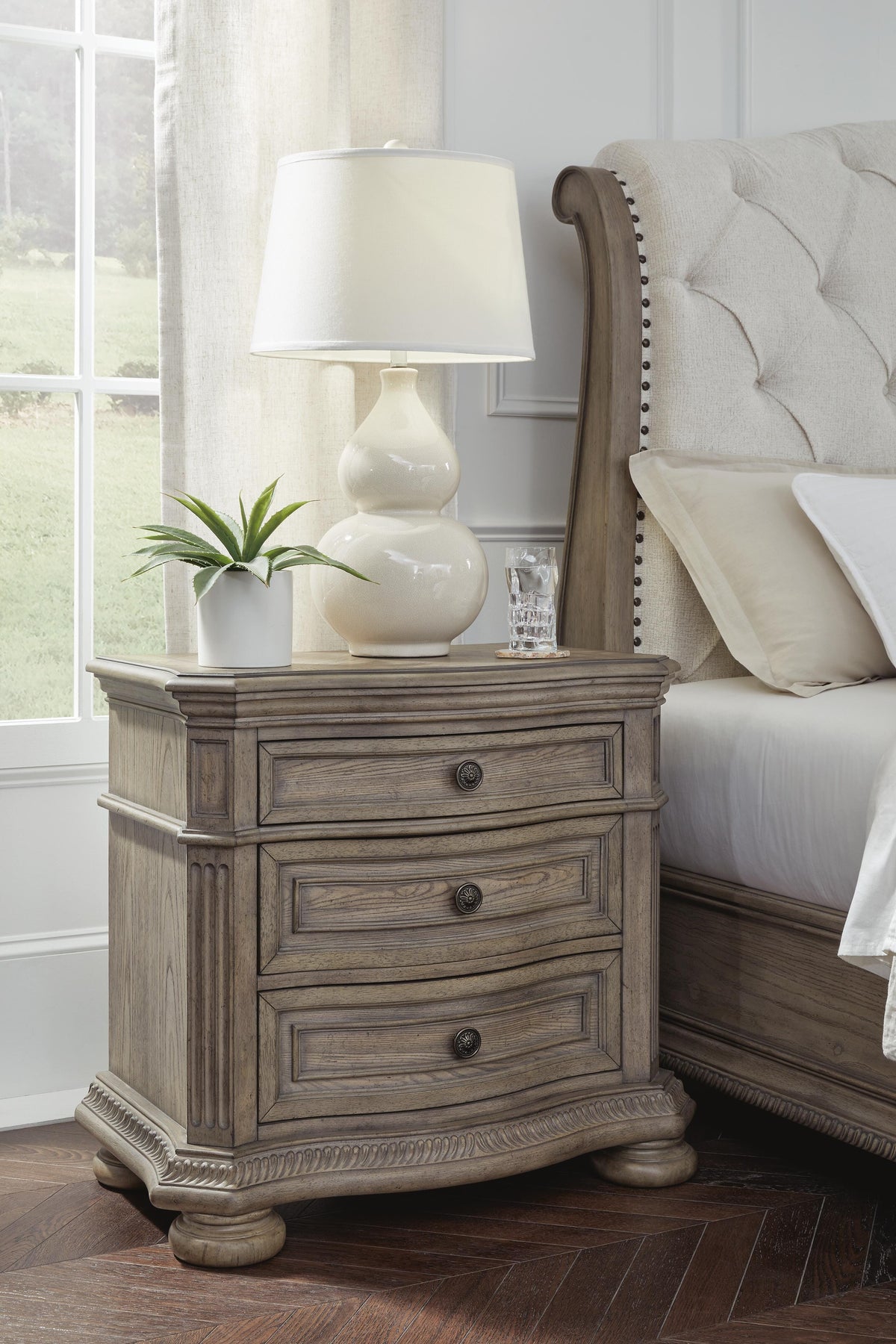 Ardenfield Sleigh Bed, Chest and Nightstand - Light Brown  (B944-SI) - Image 13