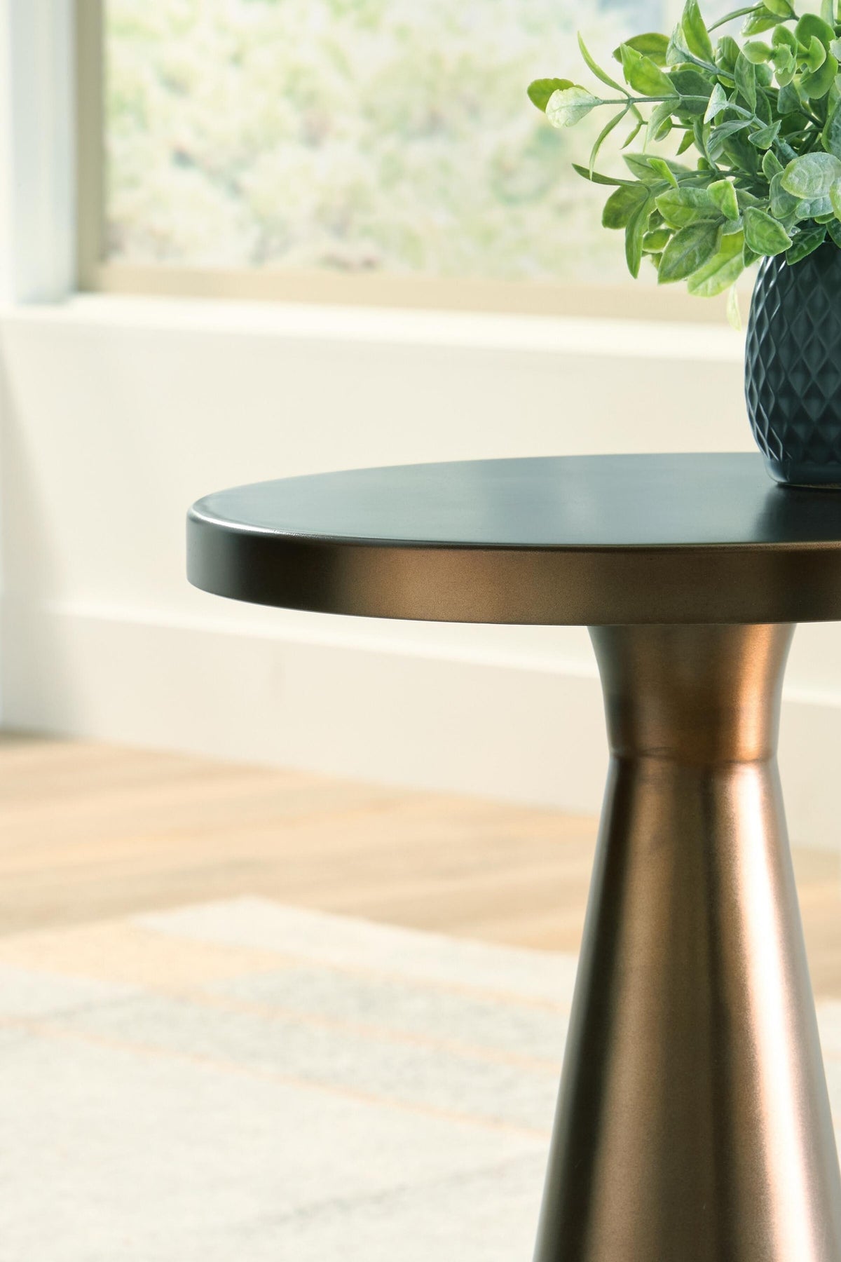 Budington Accent Table (A4000751-SI) - Image 4