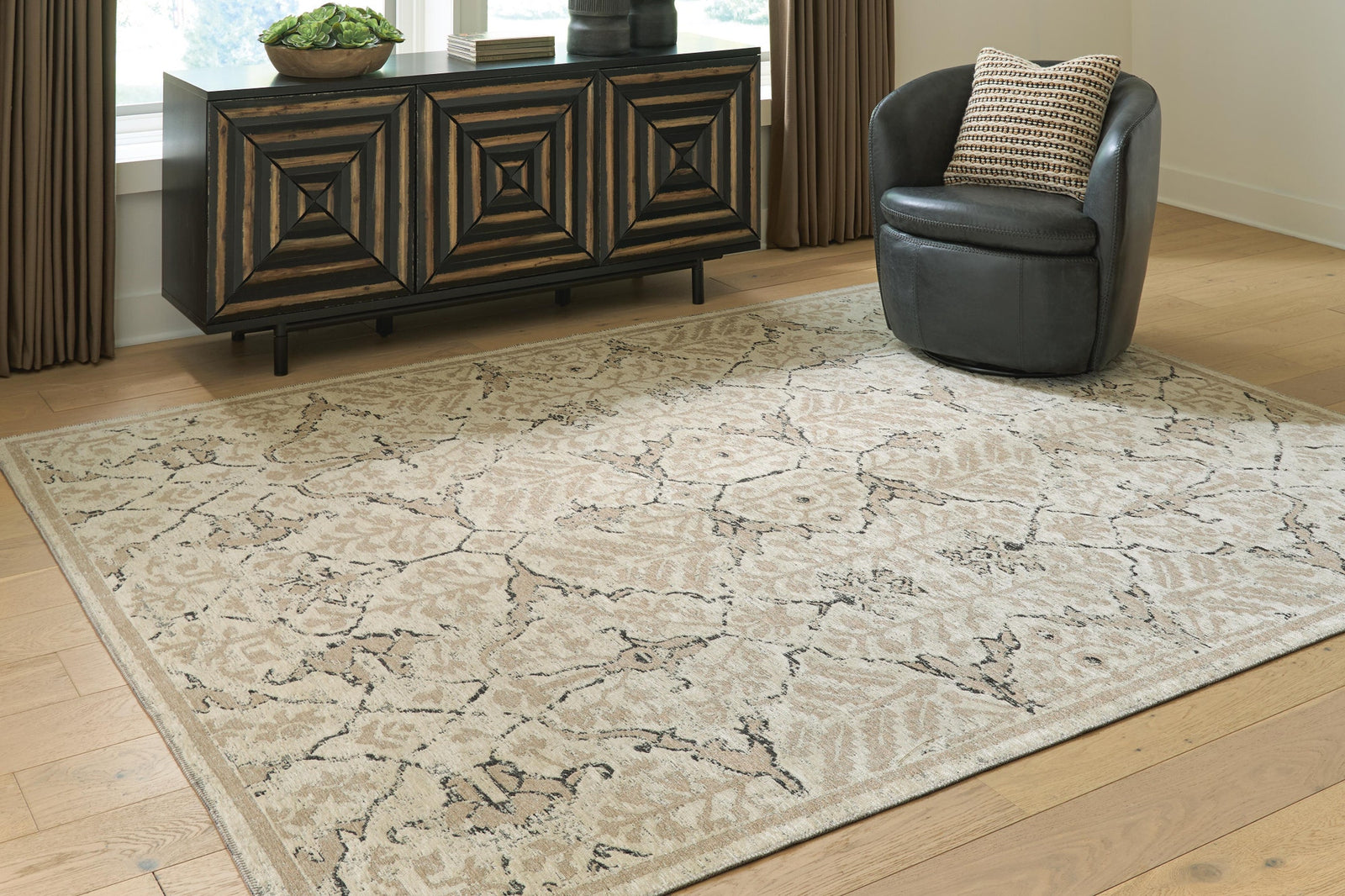 Audville Large Rug (R40884-SI) - Image 3