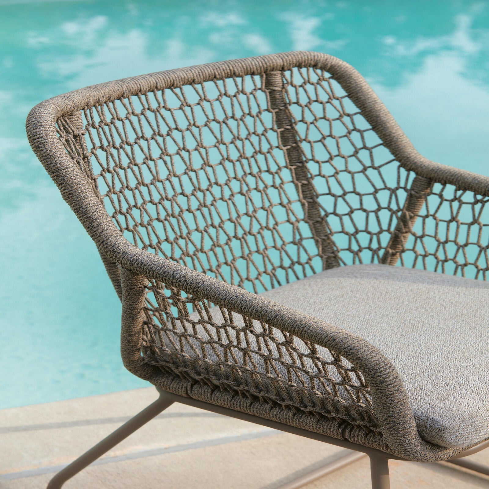 Majors Beach Outdoor Table and 2 Chairs (PCP321-SI) - Image 9