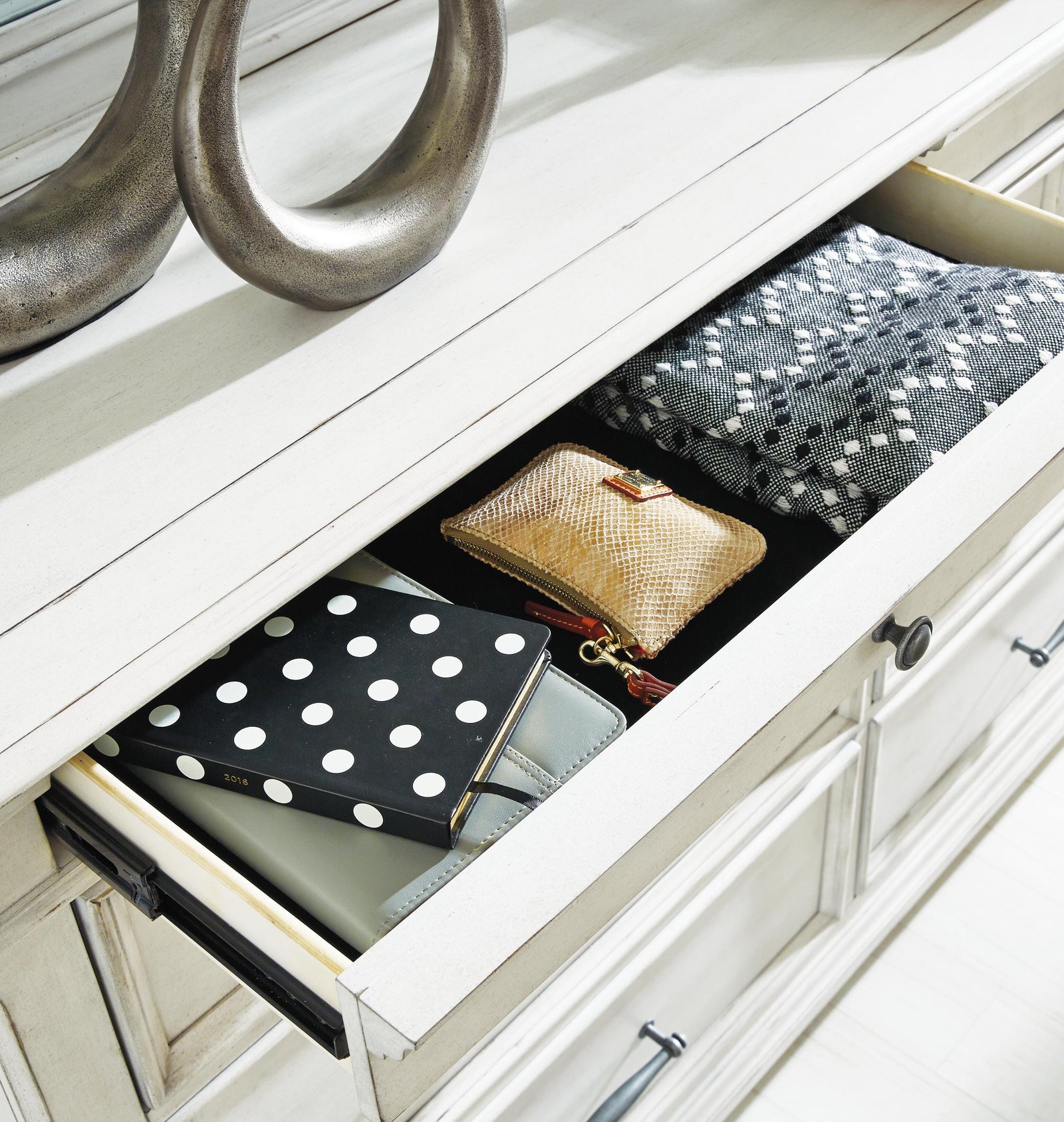 Kanwyn Dresser and Mirror - Whitewash  (B777-SI) - Image 6