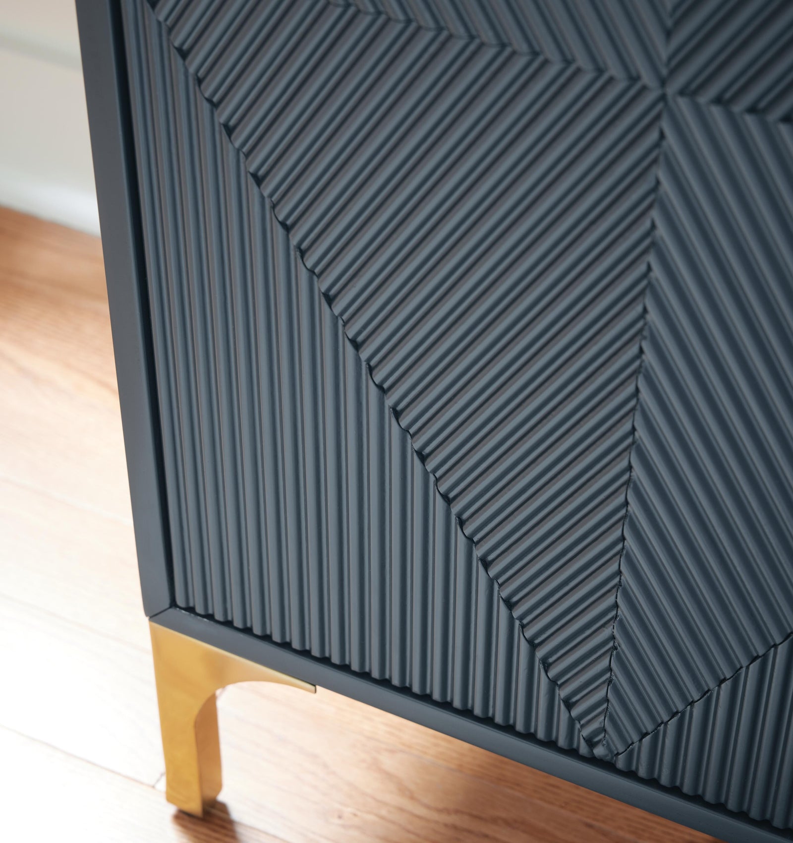 Loirwick Accent Cabinet (A4000677-SI) - Image 9