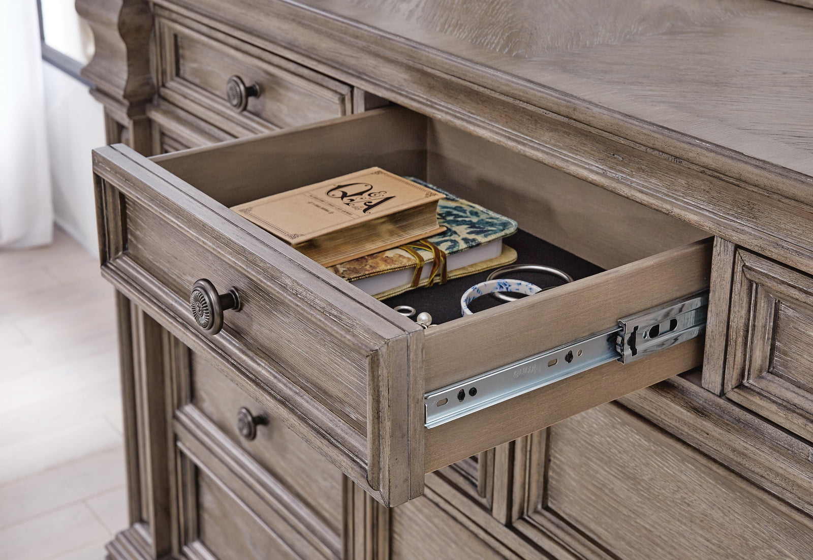Blairhurst Dresser - Light Grayish Brown  (B916-SI) - Image 9