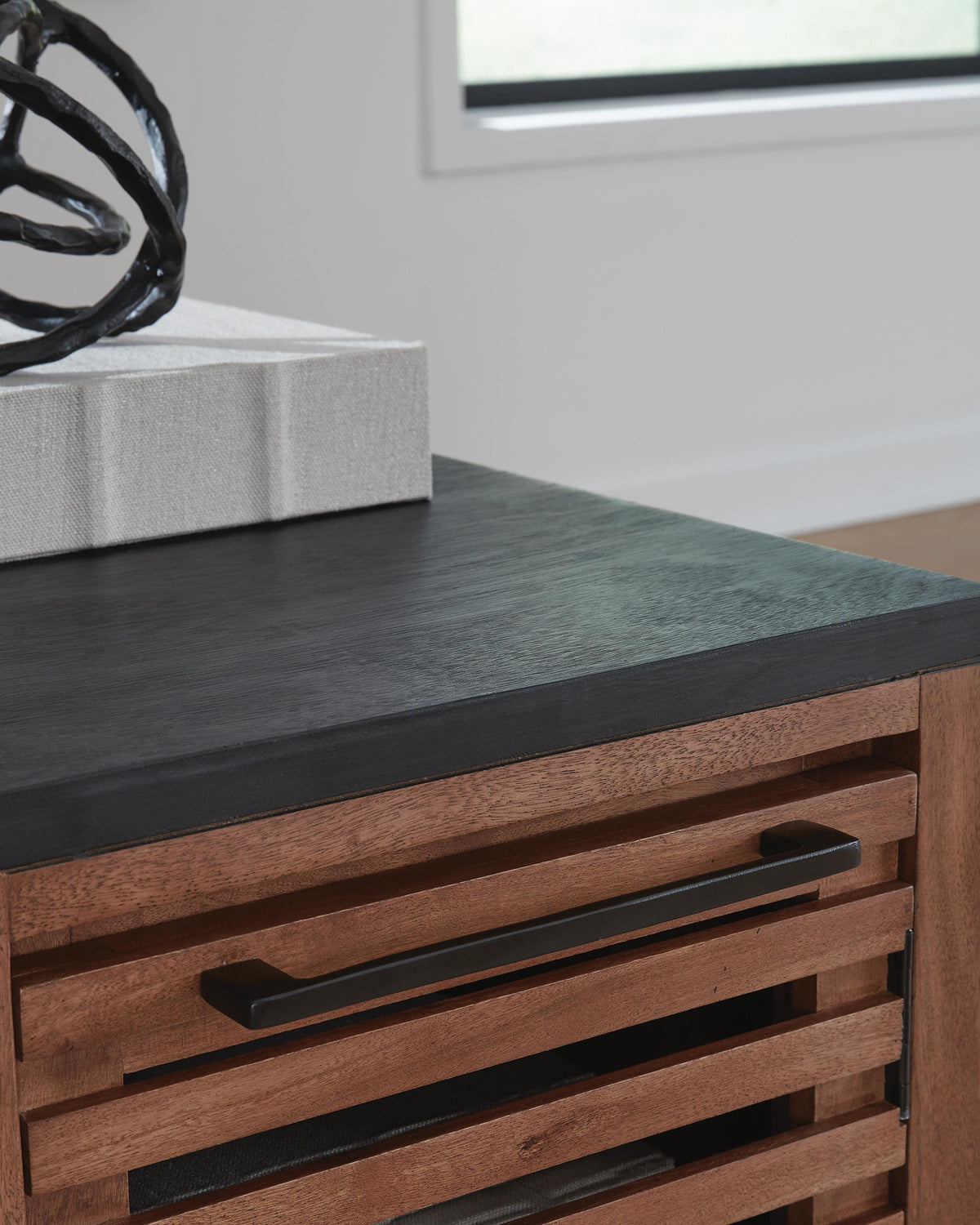 Kallari Chairside End Table - Warm Brown/Black  (T737-SI) - Image 7