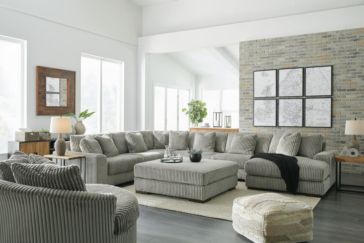 Lindyn 3-Piece Sectional and Chaise (21105-SI)