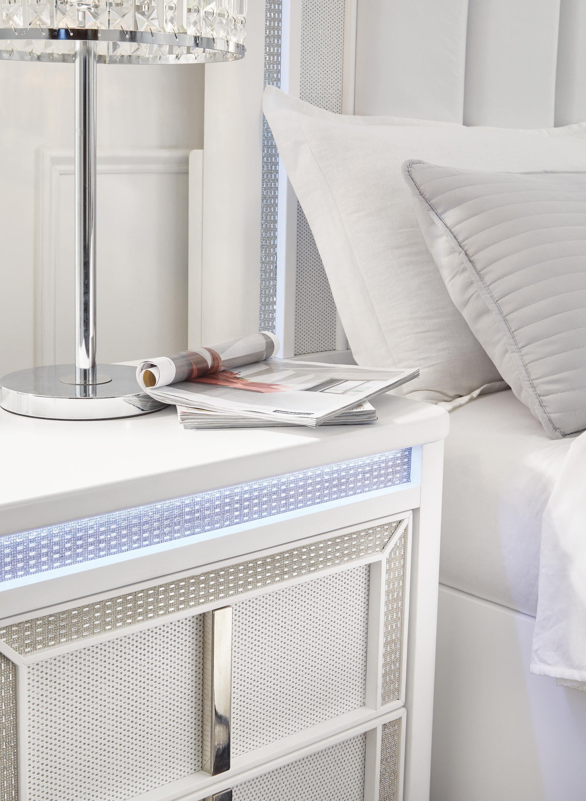 Chalanna Nightstand - White  (B822-SI) - Image 6