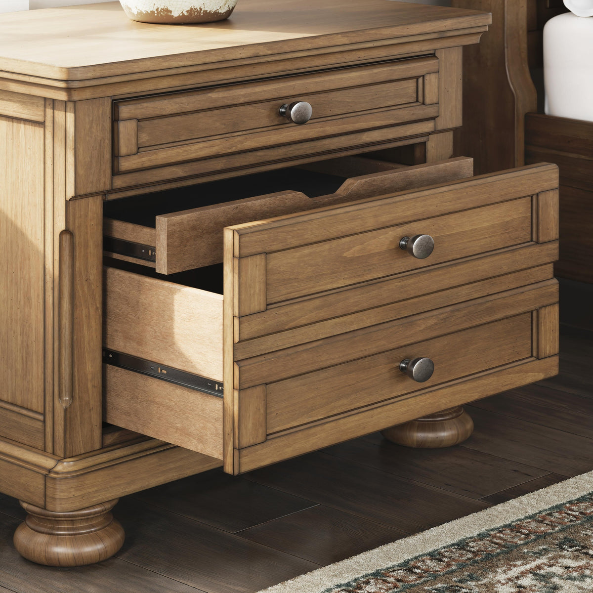 Feddinger Queen Sleigh Bed, Dresser, Mirror, Chest and Nightstand (PCB779-SI) - Image 38