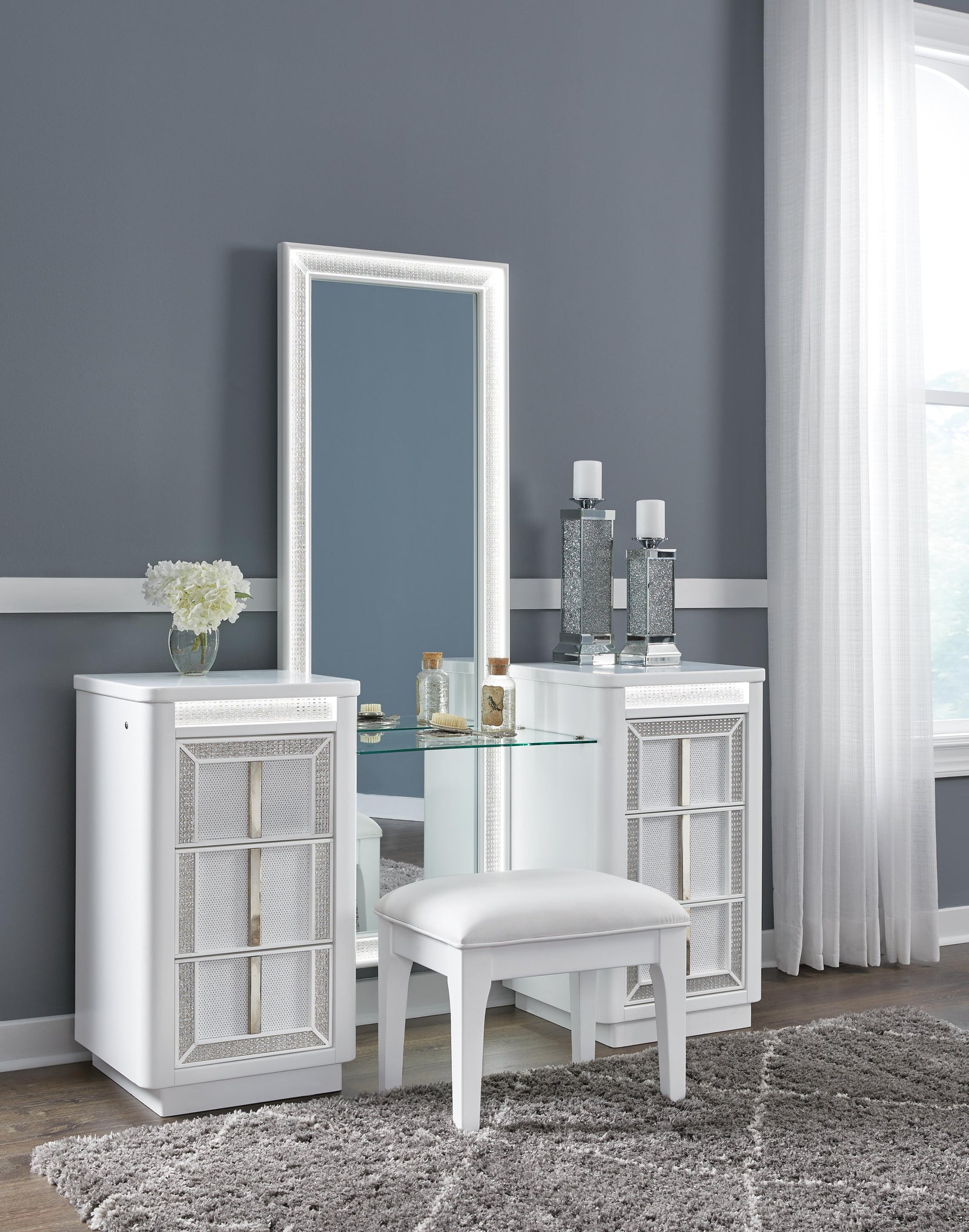 Chalanna Vanity, Mirror and Stool (B822-SI) - Image 9