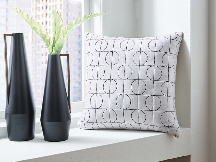 https://ashleyfurniture.scene7.com/is/image/AshleyFurniture/A1001107-4X3-CROP