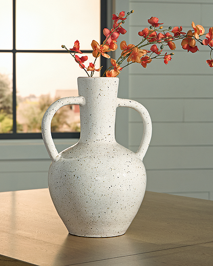https://ashleyfurniture.scene7.com/is/image/AshleyFurniture/A2000832