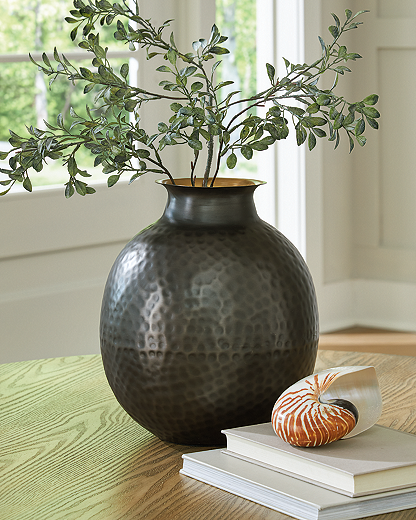https://ashleyfurniture.scene7.com/is/image/AshleyFurniture/A2000844
