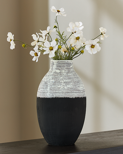 https://ashleyfurniture.scene7.com/is/image/AshleyFurniture/A2000876