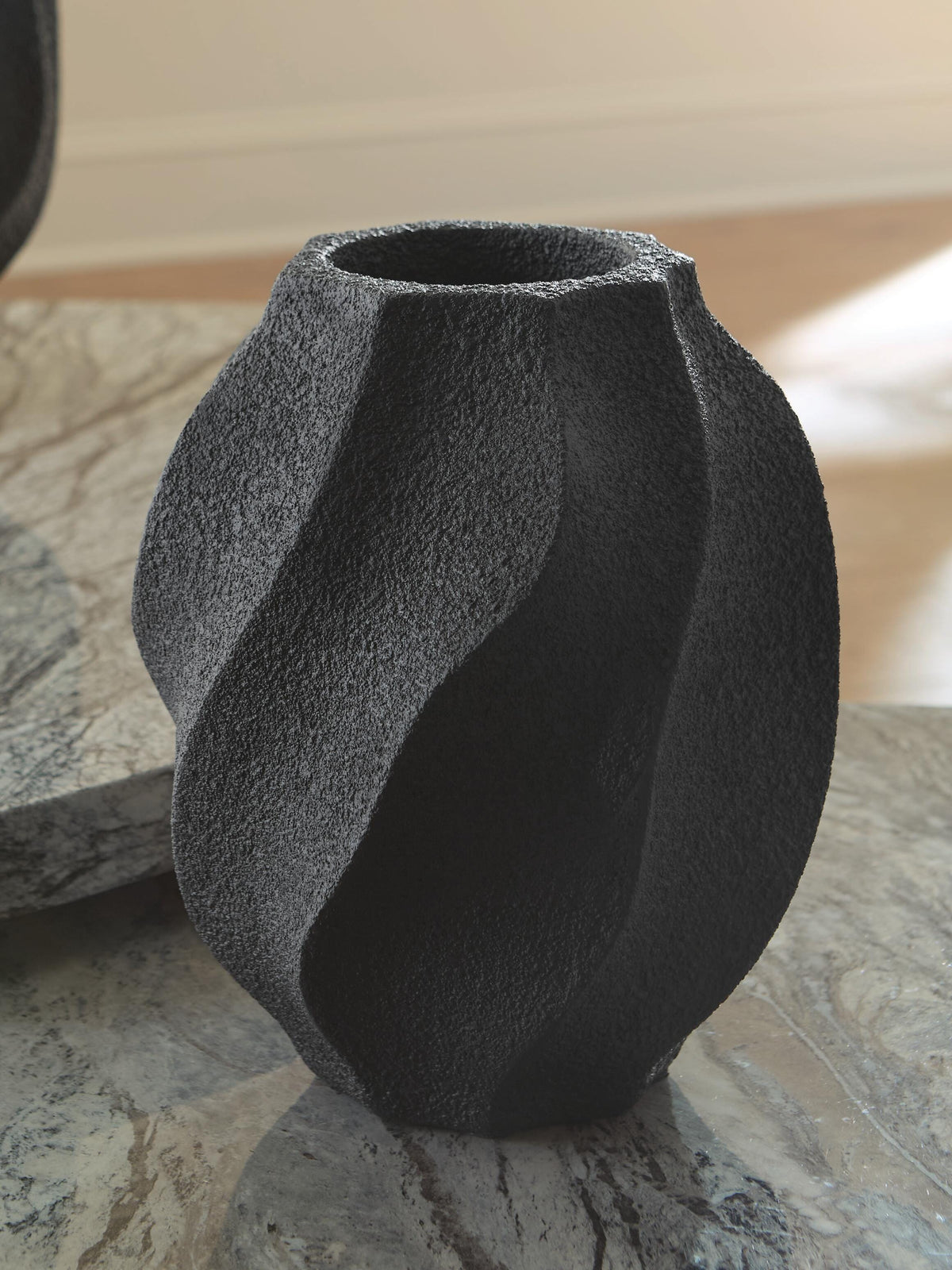 Judworth Vase (A2000875-SI) - Image 2
