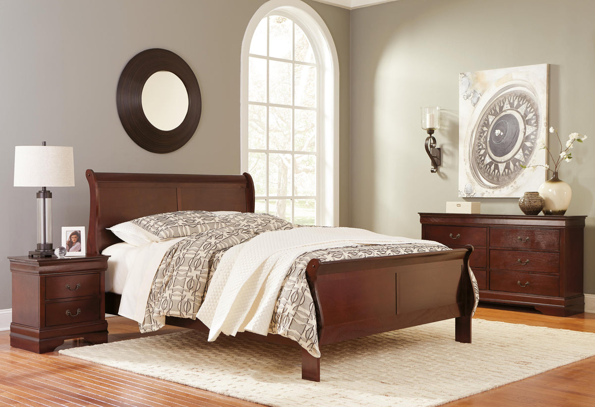 Alisdair Sleigh Bed, Dresser and Mirror - Reddish Brown  (B376-SI) - Image 4