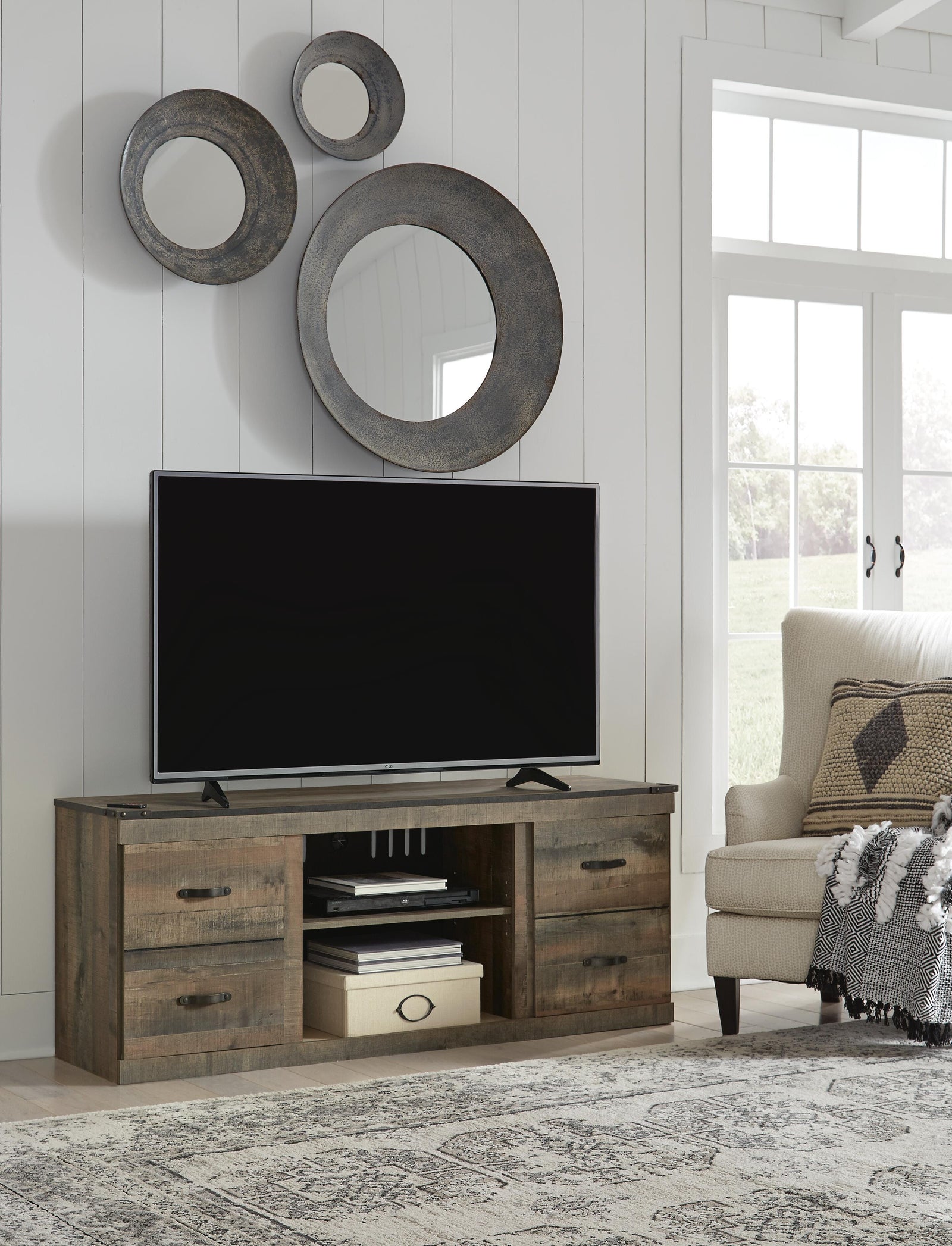 Trinell 60 TV Stand (EW0446-SI) - Image 6