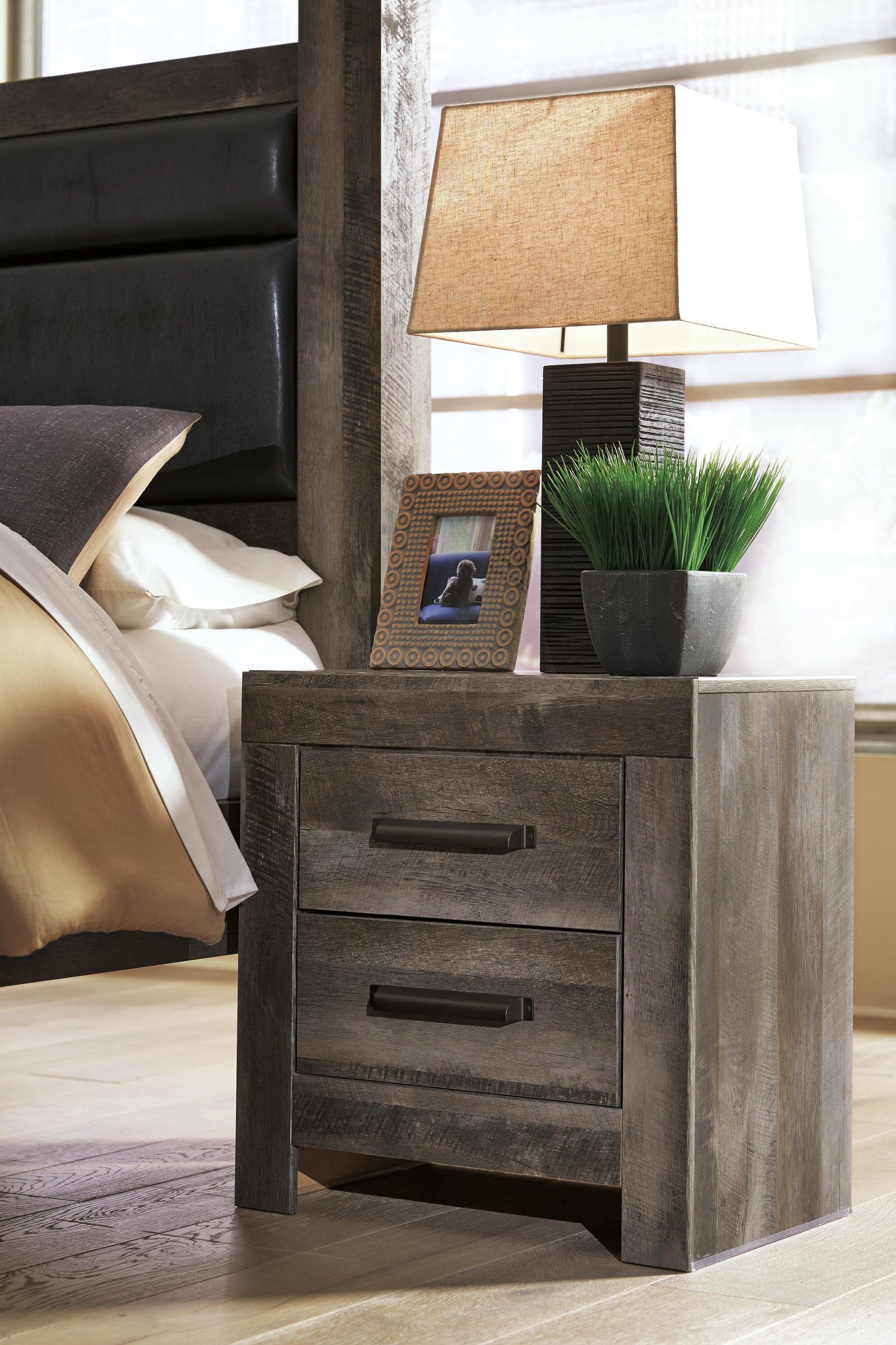 Wynnlow Panel Bed and Nightstand - Gray  (B440-SI) - Image 4
