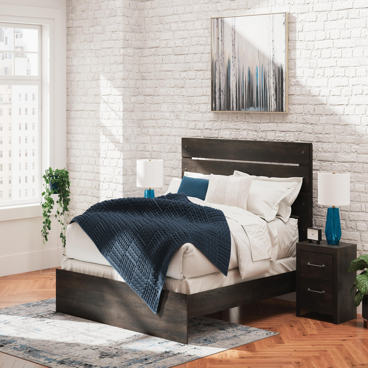 Hollivern King Panel Bed (PCB2108-SI) - Image 8