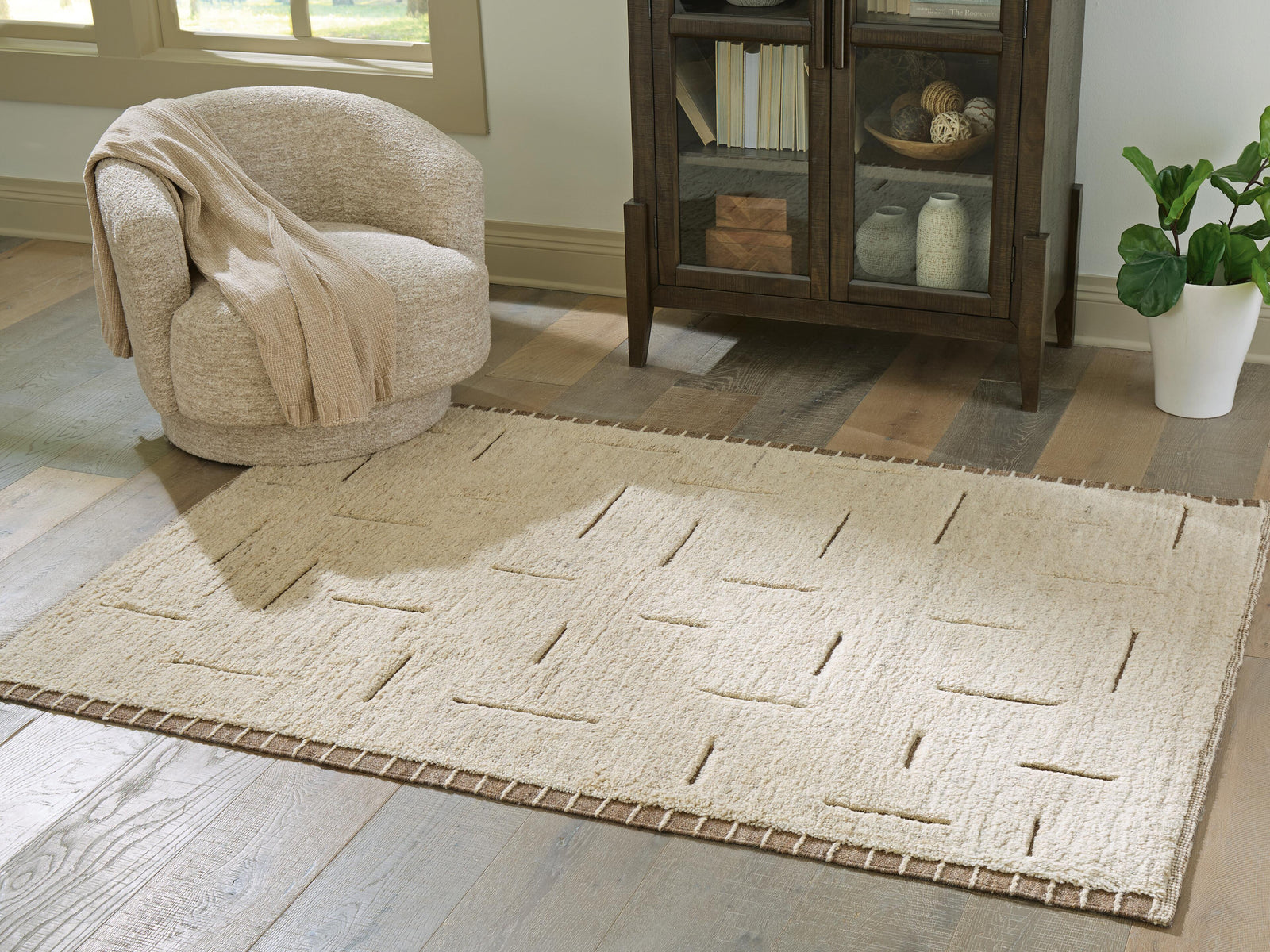 Clayman Large Rug (R40834-SI) - Image 2